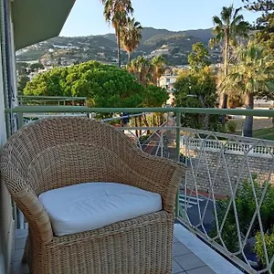 appartamento-incantevole-a-ospedaletti.hotelitalianriviera.com/